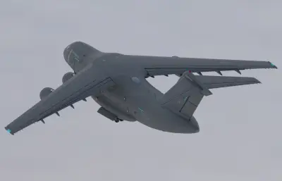 運(yùn)20B運(yùn)輸機(jī),Y20鯤鵬大型戰(zhàn)略運(yùn)輸機(jī),駕駛室機(jī)艙