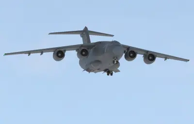 運(yùn)20B運(yùn)輸機(jī),Y20鯤鵬大型戰(zhàn)略運(yùn)輸機(jī),駕駛室機(jī)艙