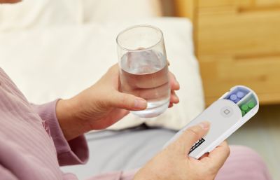 智能药盒 老年人吃药提醒药盒 吃药记录监控药盒