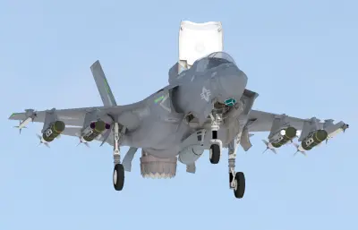 F-35B闪电 Ⅱ隐身战斗机,带驾驶舱,挂载武器