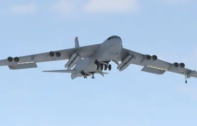 B-52H“同温层堡垒”战略轰炸机,带驾驶舱挂载装备